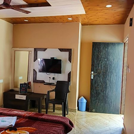 Oak Wood Homestay Banikhet Dalhousie Exteriér fotografie