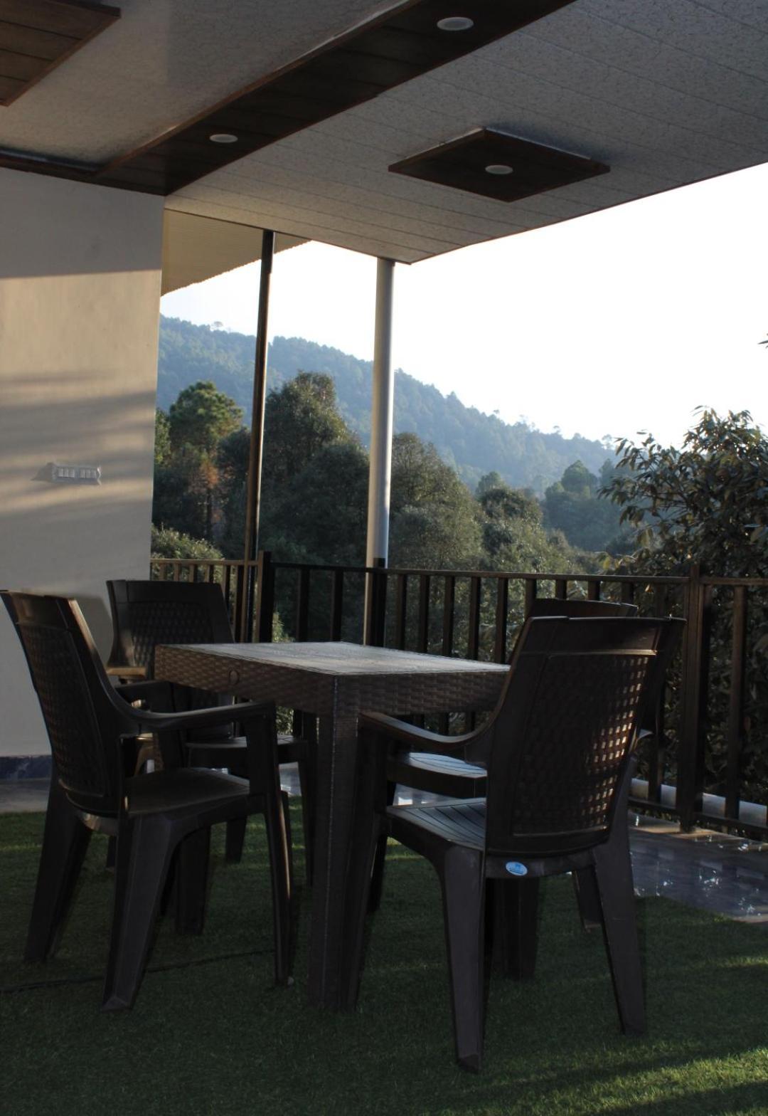 Oak Wood Homestay Banikhet Dalhousie Exteriér fotografie