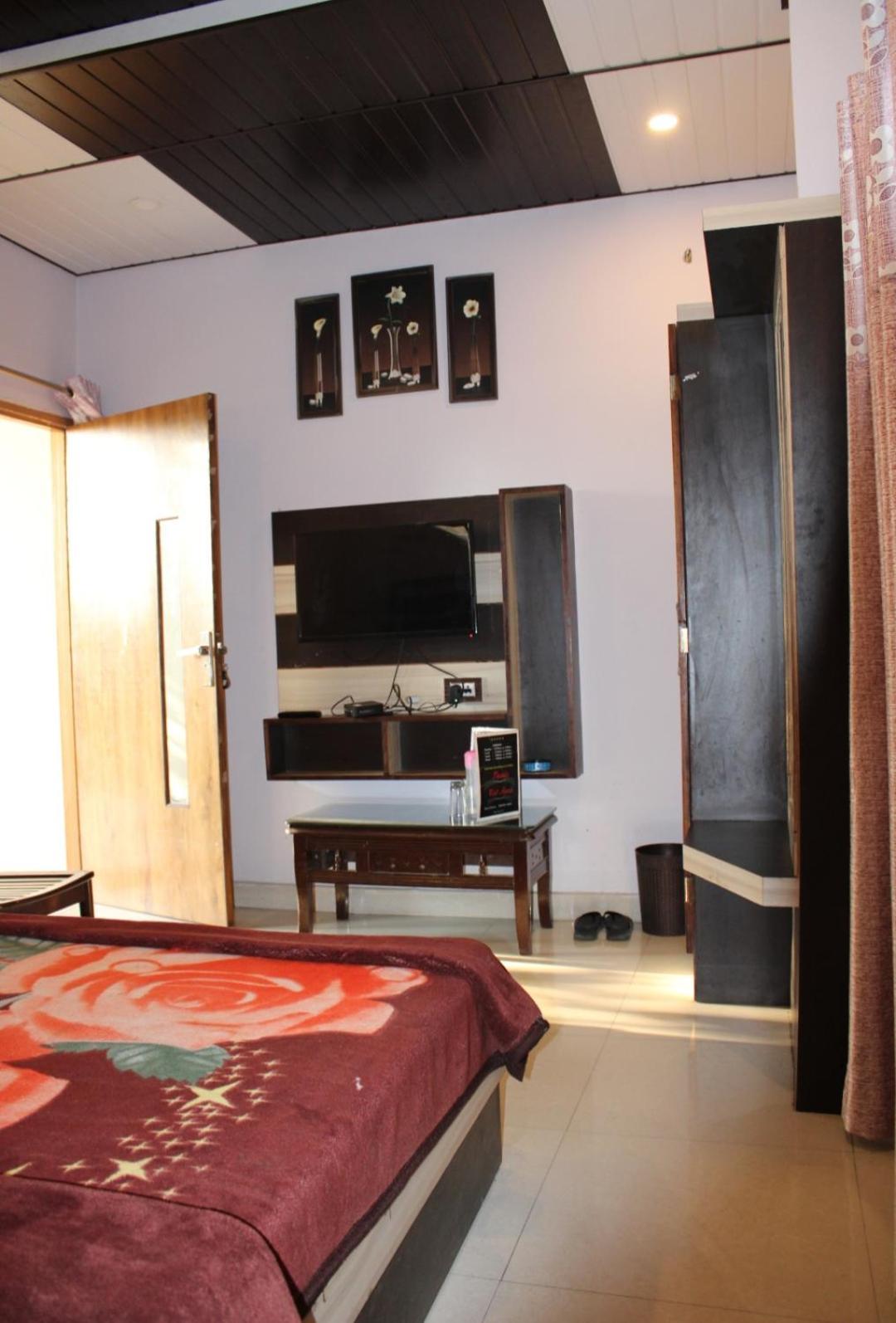Oak Wood Homestay Banikhet Dalhousie Exteriér fotografie