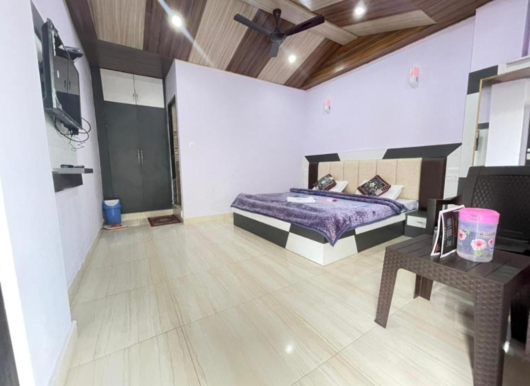 Oak Wood Homestay Banikhet Dalhousie Exteriér fotografie