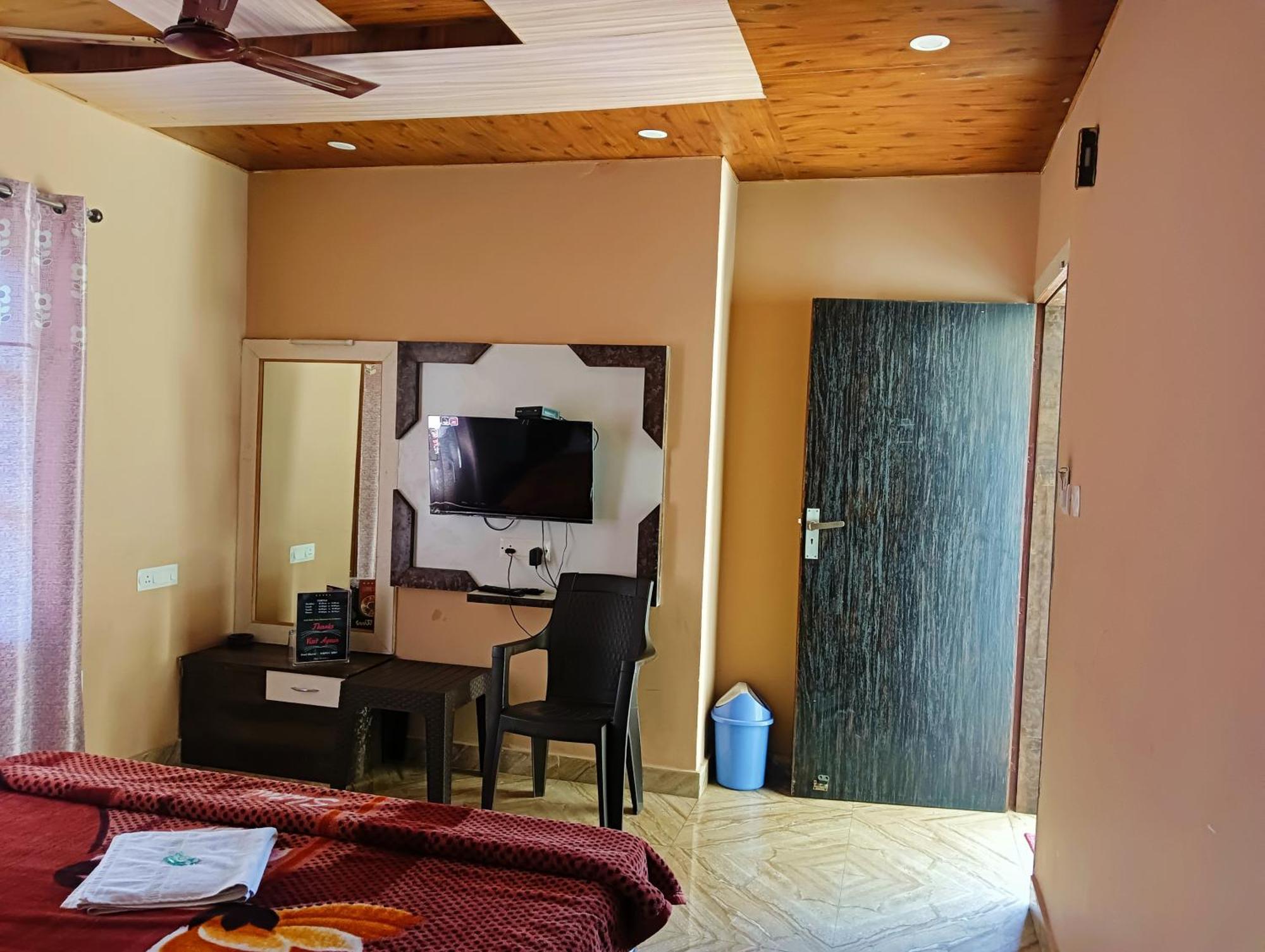Oak Wood Homestay Banikhet Dalhousie Exteriér fotografie